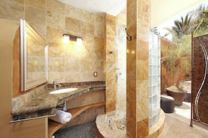 Villa, 4 Bedrooms, Private Pool, Garden View | Bathroom | Soap, shampoo