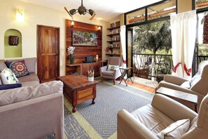 Villa, 4 Bedrooms, Private Pool, Garden View | Living room | Books