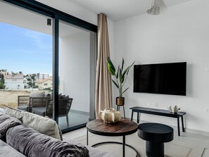 Leilighet, 3 soverom, balkong, byutsikt | Oppholdsrom