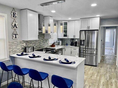 FREE Parking Modern Duplex King Beds near EWR& NYC