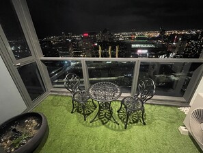 Outdoor dining - Super Luxury 2B2B with Marvelous View Central Location with 1 Free Car Park (Melbourne)