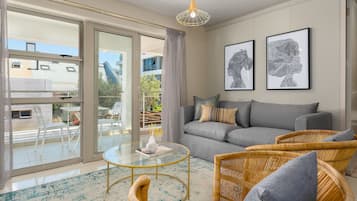 Appartement Exclusif | Coin séjour | Télévision à écran plat de 40 pouces avec chaînes par câble, télévision