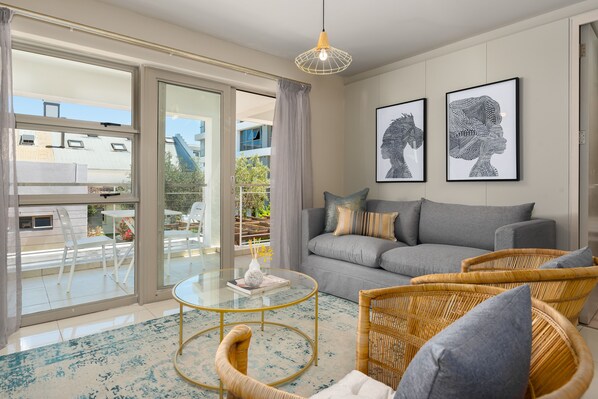 Exclusive-Apartment | Wohnbereich | 40-Zoll-Flachbildfernseher mit Kabelempfang, Fernseher, Netflix