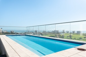 Outdoor pool - The Legacy 107 (Cape Town)
