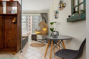 Comfort Studio | In-room dining