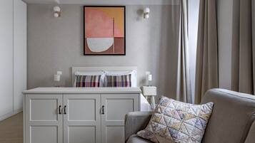 Studio | 1 slaapkamer, luxe beddengoed, een kluis op de kamer, een bureau