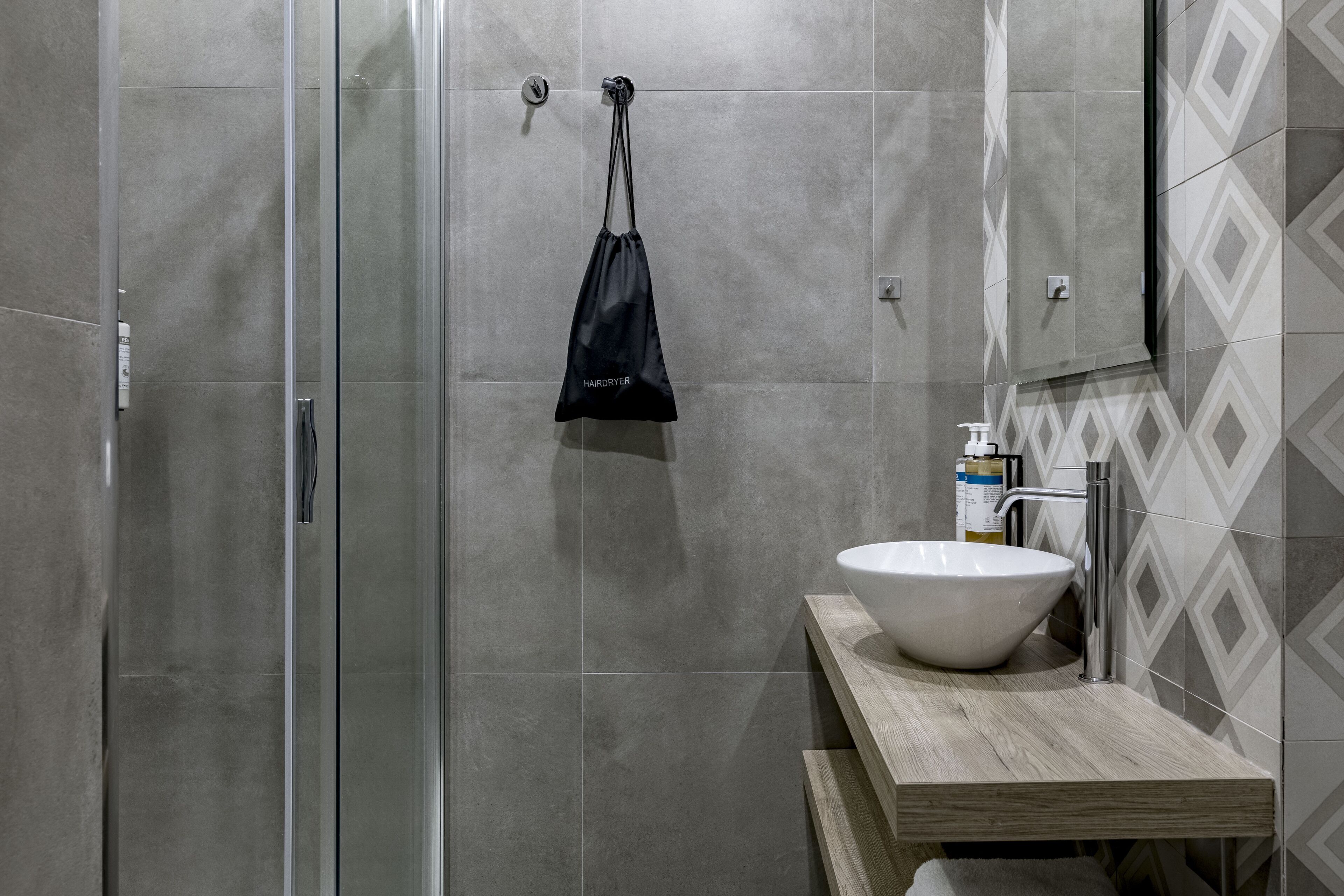Ducha, artículos de tocador de diseñador, secador de pelo, bidet