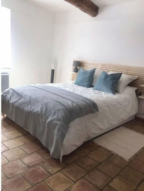 2 chambres, fer et planche à repasser, Wi-Fi gratuit, draps fournis
