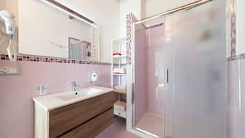 Apartment, 2 Bedrooms, Balcony, City View | Bathroom shower