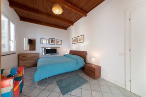 2 bedrooms - The House on the Harbour (Ischia)