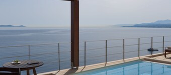 Manificus Suite V, with Heated Pool Just for Two