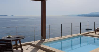 Manificus Suite V, with Heated Pool Just for Two