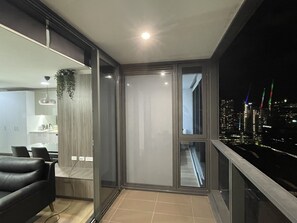 Property grounds - Luxury 2B2B Well Furnished with Spectacular View with 1 Free Car Park (Melbourne)