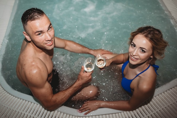 Sauna, poreallas, hierontapalveluita