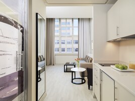 Duplex | Hypo-allergenic bedding, minibar, in-room safe, desk