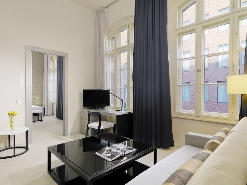 H10 Berlin Ku'damm by null