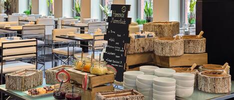 Petit déjeuner continental (25 EUR par personne)