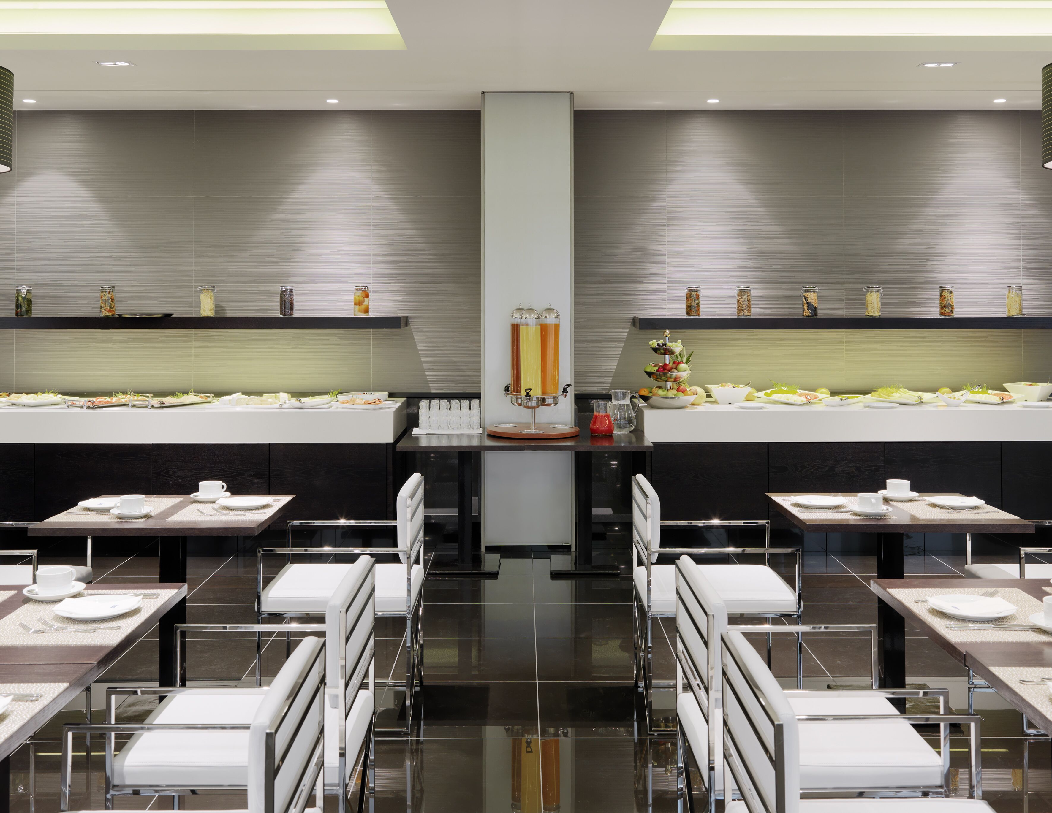 Daily continental breakfast (EUR 25 per person)