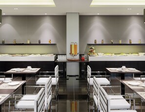 فطور أوروبي يوميًا بتكلفة قدرها (25 EUR للشخص)