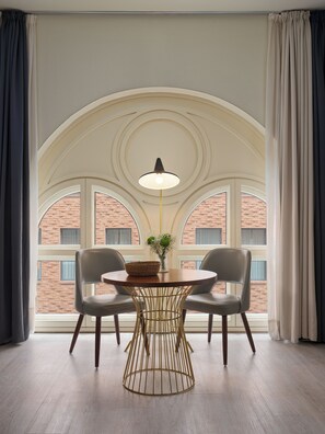 Superior Loft | Living area | 32-inch flat-screen TV with satellite channels, TV - H10 Ku'Damm Lofts (Berlin)