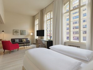 Standard Loft | Hypo-allergenic bedding, minibar, in-room safe, desk - H10 Ku'Damm Lofts (Berlin)