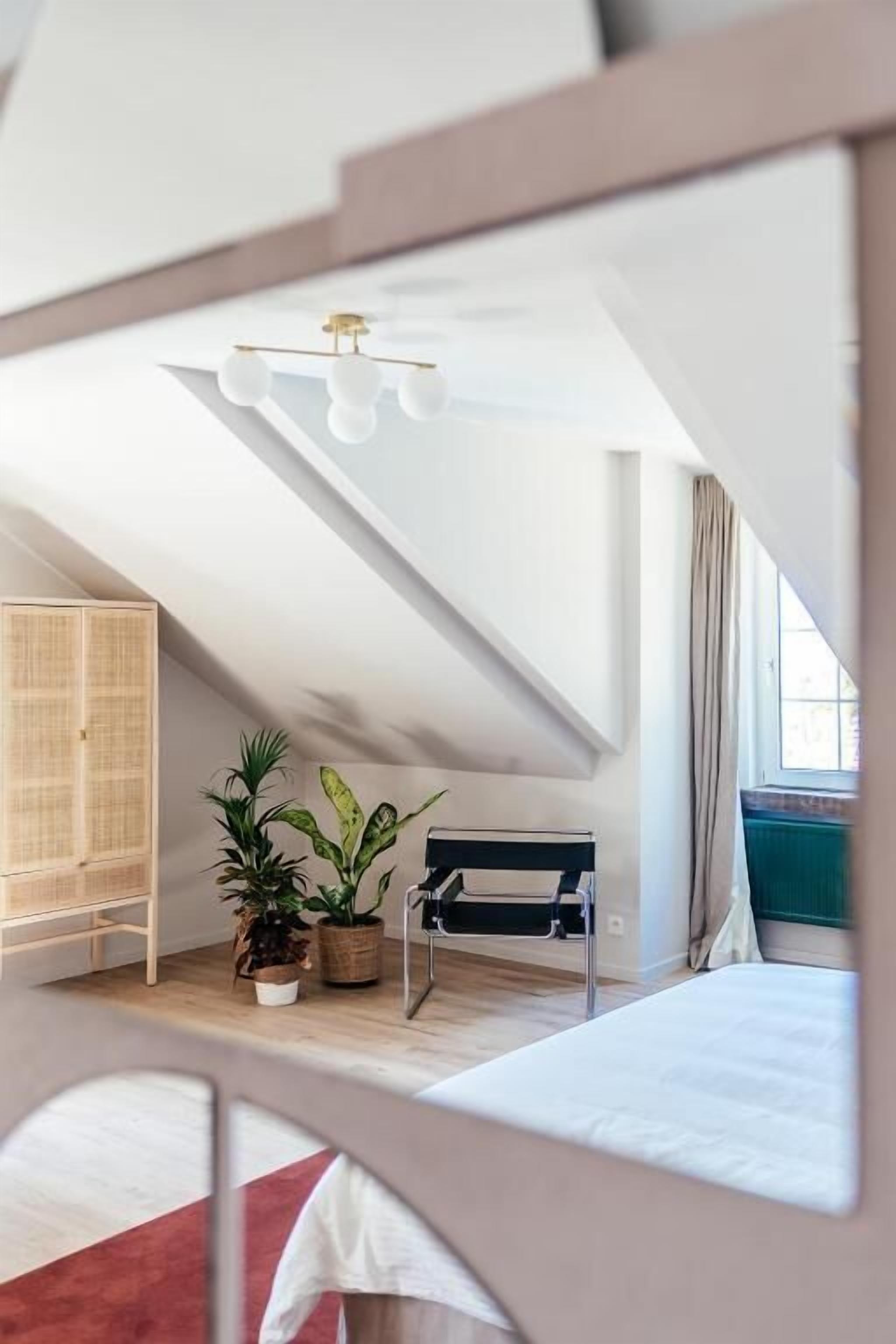 高級寢具、羽絨被、迷你吧、獨特裝潢