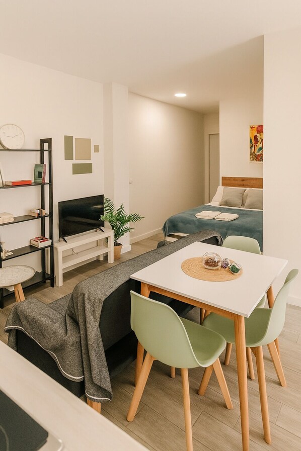 1 chambre, fer et planche à repasser, accès au Wi-Fi (inclus)