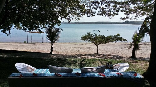 Log Cabin On And Overlooking a 9km Lagoon