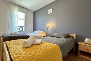 3 bedrooms, travel cot, WiFi, bed sheets