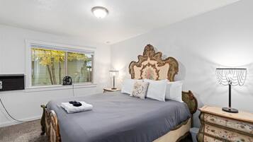 2 عدّة غرف نوم ومكواة/لوح كي وواي فاي وملاءات أسرّة