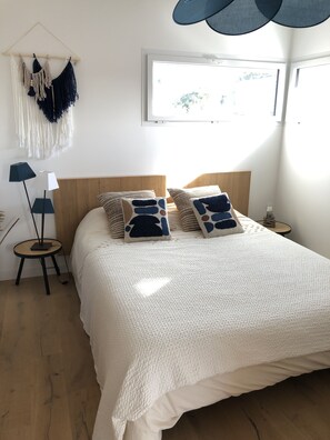 5 Schlafzimmer, Schreibtisch, Bügeleisen/Bügelbrett, Reisekinderbett