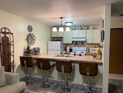 Cozy Condo in Heart of Lead//Terry Peak special! $60 a night December-March!