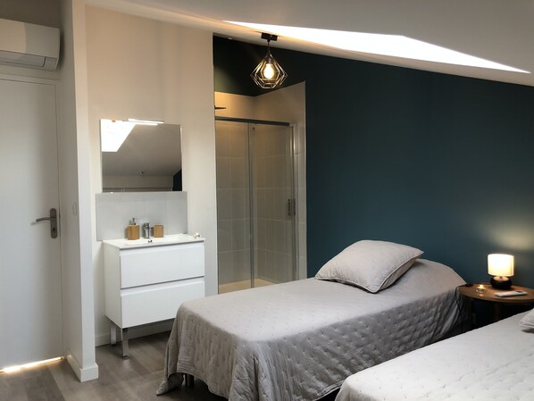 3 bedrooms, iron/ironing board, free WiFi