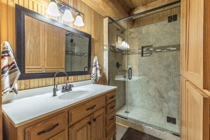Combined shower/tub, hair dryer, towels - Custom-Built Log Cabin - Impeccable Views - ATV's Welcome (Creede)