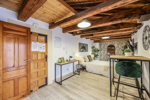 Iron/ironing board, free WiFi, bed sheets - Beautiful Renovated Loft in the center 11  (Madrid)