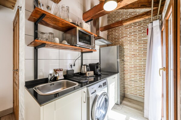 Fridge, microwave, stovetop, coffee/tea maker