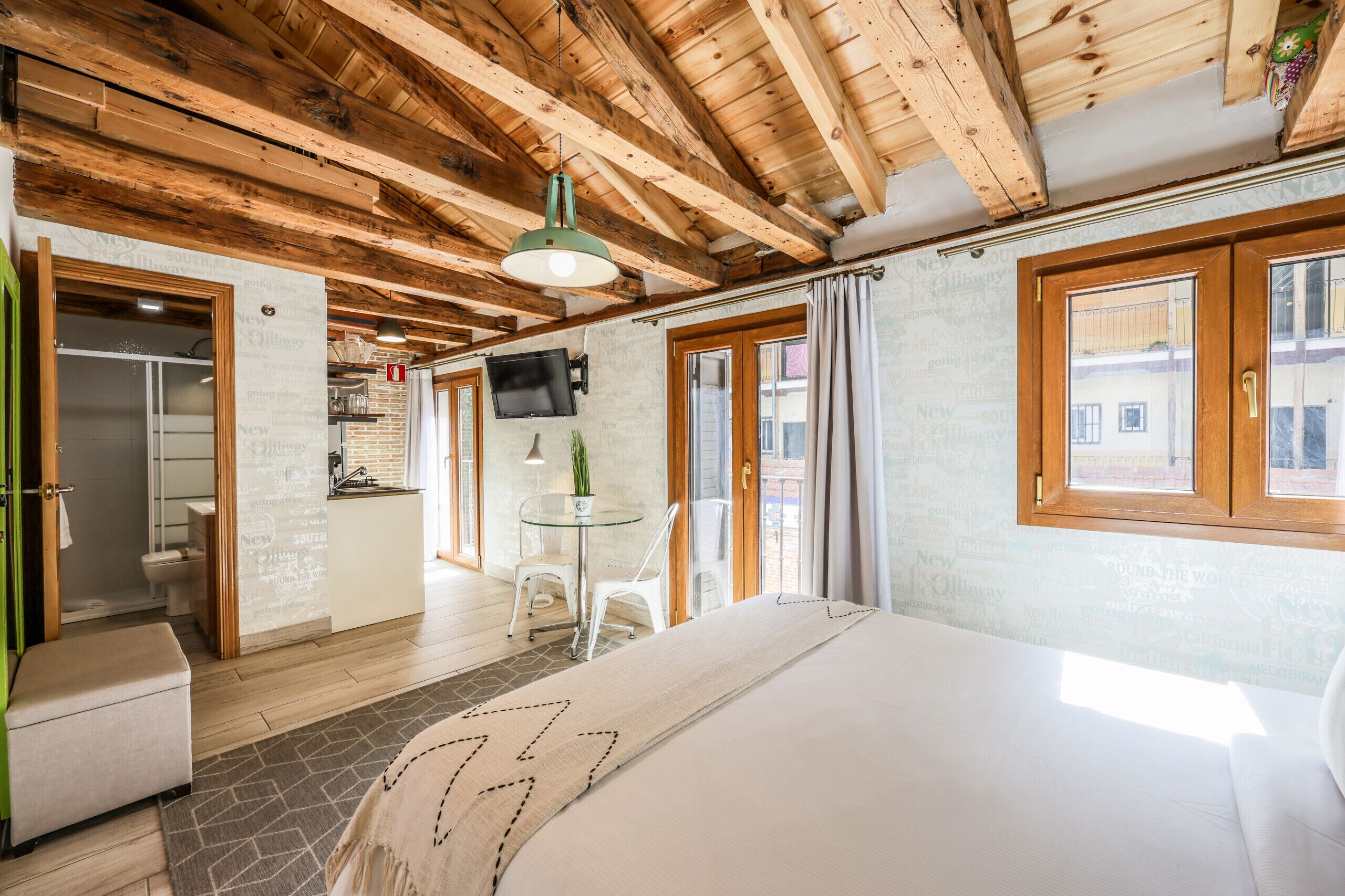 Iron/ironing board, free WiFi, bed sheets