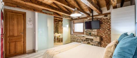 Fer et planche à repasser, Wi-Fi gratuit, draps fournis