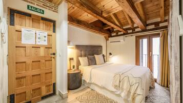 Een strijkplank/strijkijzer, gratis wifi, beddengoed