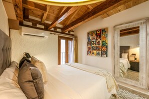 Iron/ironing board, free WiFi, bed sheets - Beautiful Renovated Loft  in the center 012  (Madrid)