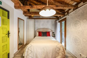 Iron/ironing board, free WiFi, bed sheets - Beautiful Renovated Loft in the center 8  (Madrid)