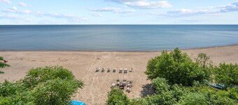 Cozy Trio Cottages! Gorgeous Sandy Beach w 3 Homes