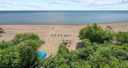 Cozy Trio Cottages! Gorgeous Sandy Beach w 3 Homes