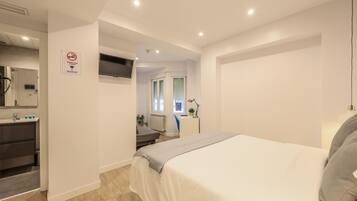 1 bedroom, desk, free WiFi, bed sheets