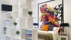 Tabla de planchar con plancha, wifi gratis y ropa de cama 