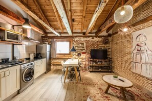 Fridge, microwave, coffee/tea maker, electric kettle - Beautiful Renovated apartment in the center 2  (Madrid)
