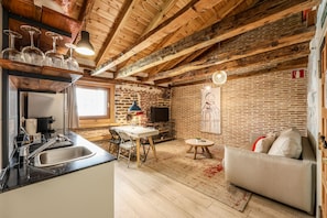 TV - Beautiful Renovated apartment in the center 2  (Madrid)