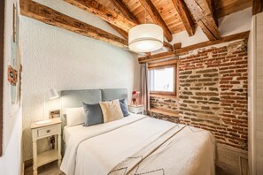 Iron/ironing board, free WiFi, bed sheets - Beautiful Renovated apartment in the center 2  (Madrid)