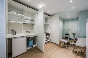 Fridge, microwave, stovetop, coffee/tea maker