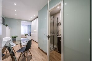 1 bedroom, iron/ironing board, free WiFi - Loft in Gran Via - 5º No Elevator-SB2 (Madrid)